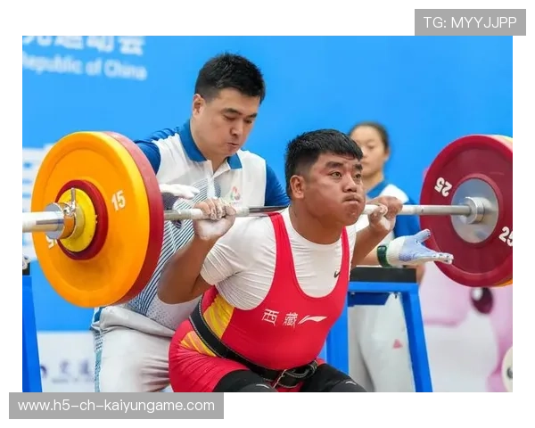 中国举重队在青年培养上引入国际交流与比赛历练